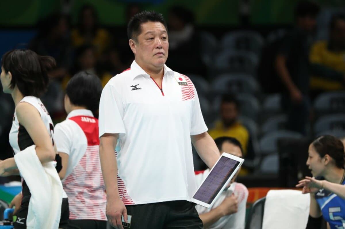 セッターは誰に託す 金メダルはすべて新戦術 5年ぶり再登板 女子バレー眞鍋政義新監督のパリ五輪への課題 バレーボール日本代表 Number Web ナンバー セッターは誰に託す 金メダルはすべて新戦術 5年ぶり再登板 女子バレー眞鍋政義新監督のパリ五輪への課題 バレーボール日本代表 Number Web ナンバー