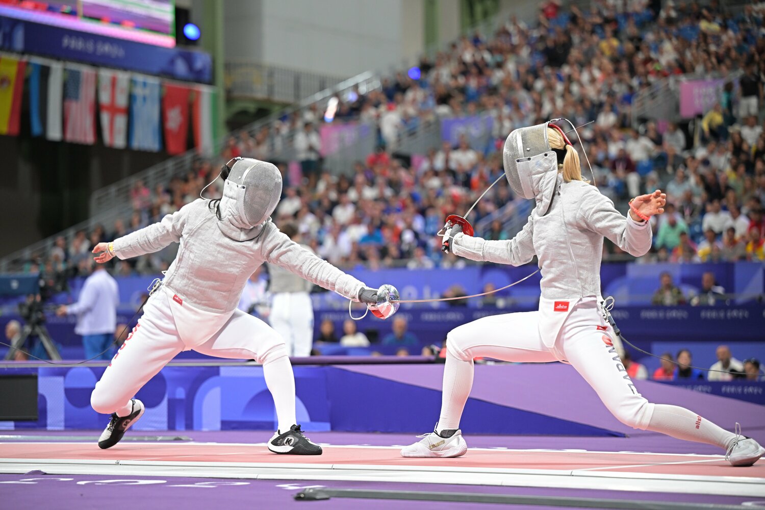 思うように足が動かず、韓国のチェ・セビンに攻め立てられる江村　©JMPA