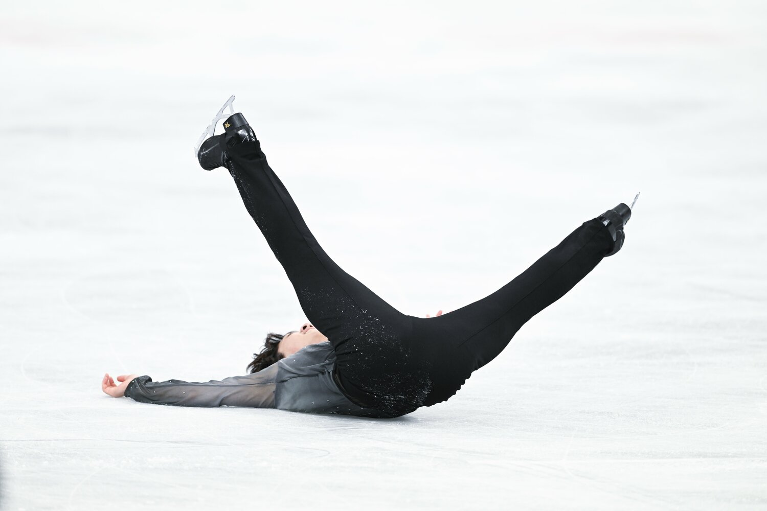 フリーの演技後は、思わず大の字に寝そべった　©︎Asami Enomoto