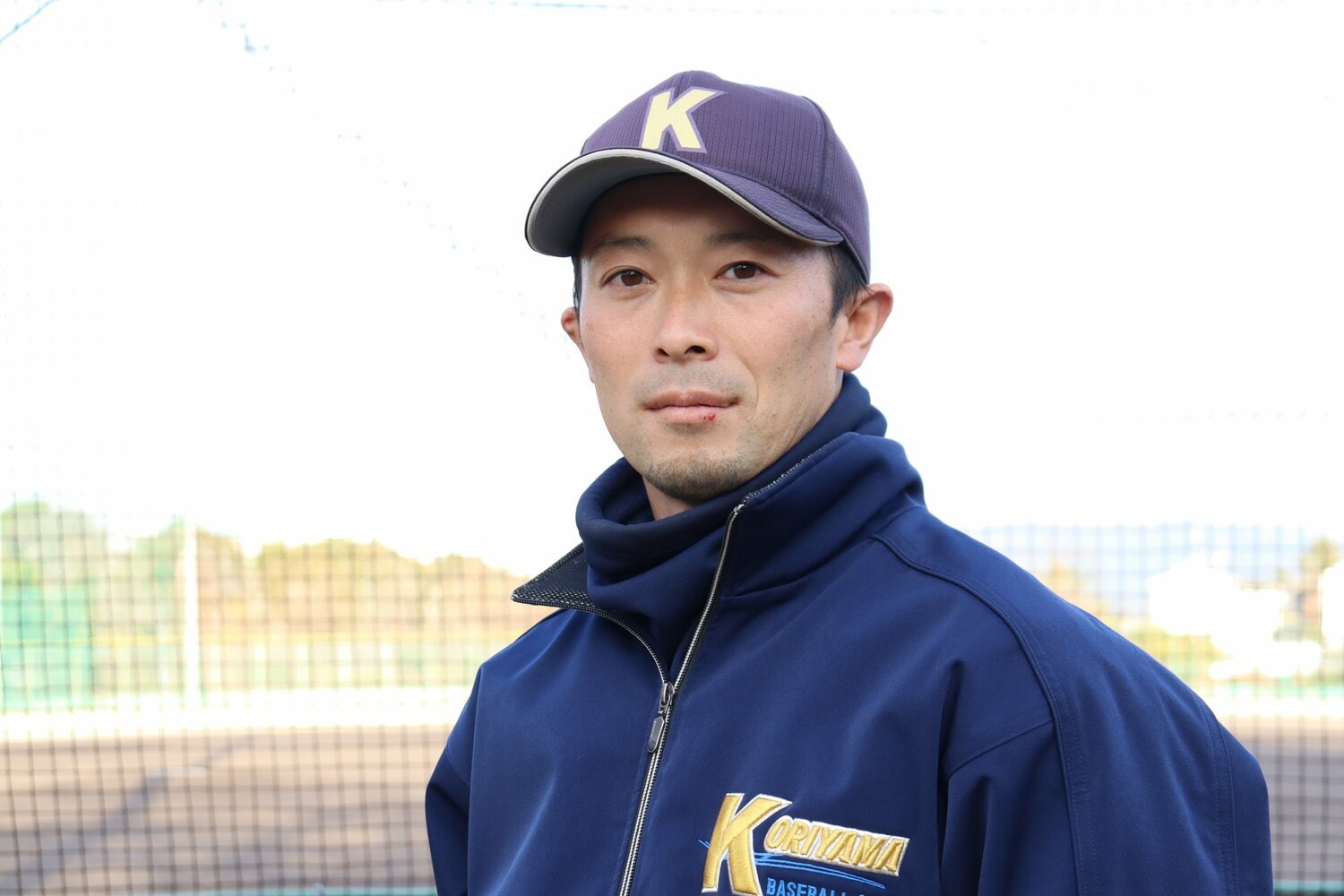35歳の若さで郡山高校を率いる岡野監督　©Genki Taguchi