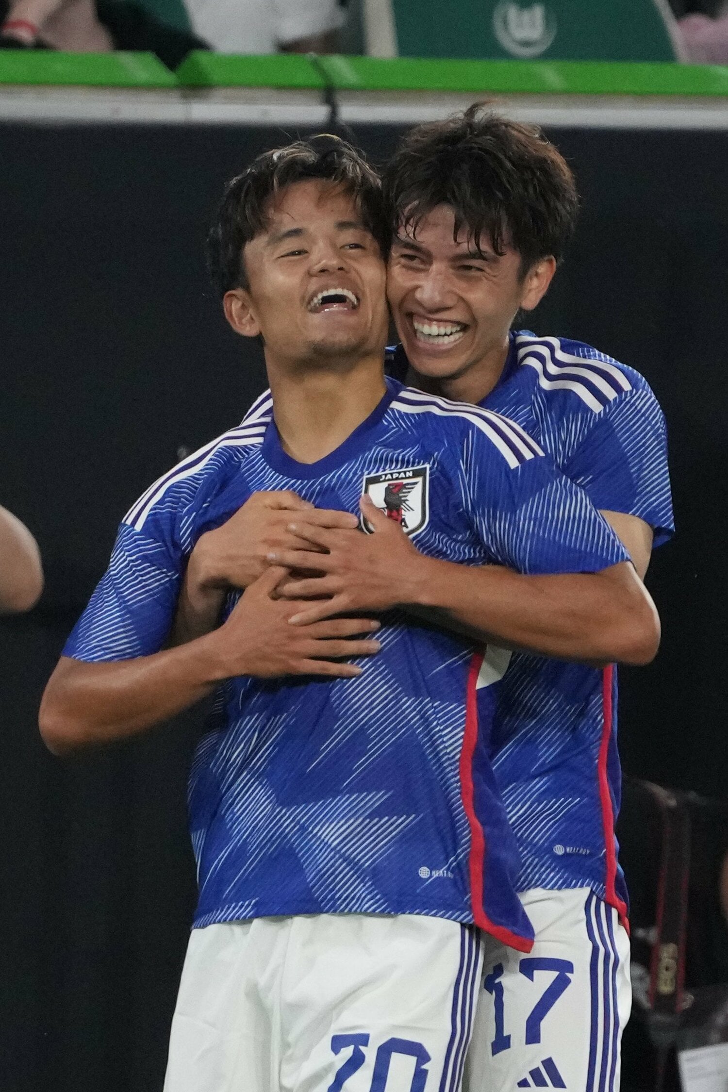 途中出場で2アシストの久保建英と、4点目を決めた田中碧　©Masashi Hara