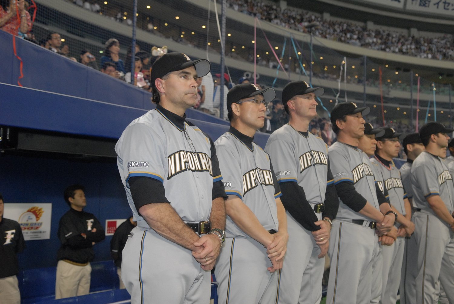 ヒルマンを隣で支え続けた白井は今年女子カーリングのメンタルコーチ就任　©KYODO