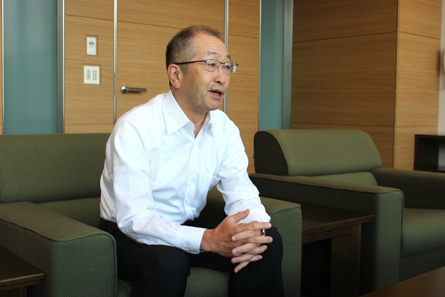 インタビューに応じる市川武史さん。キヤノン株式会社で常務執行役員を務めている　©Number Web