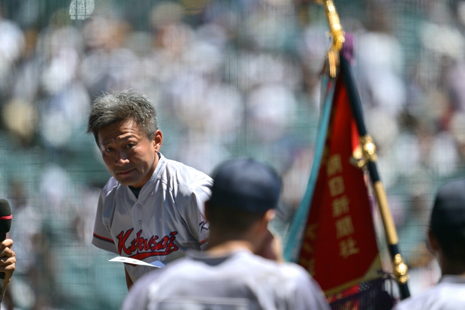 甲子園で優勝し、インタビューに答える小牧監督 ©Hideki Sugiyama