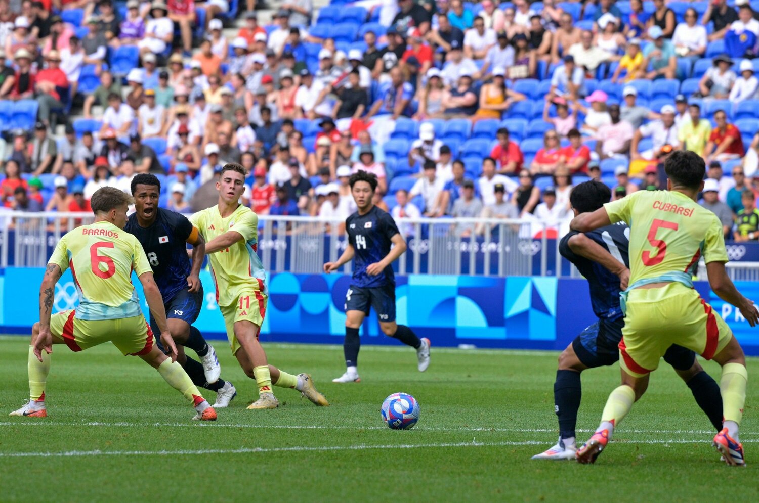 細谷の“幻のゴール”直前、藤田から供給されたパス　©Koki Nagahama/JMPA