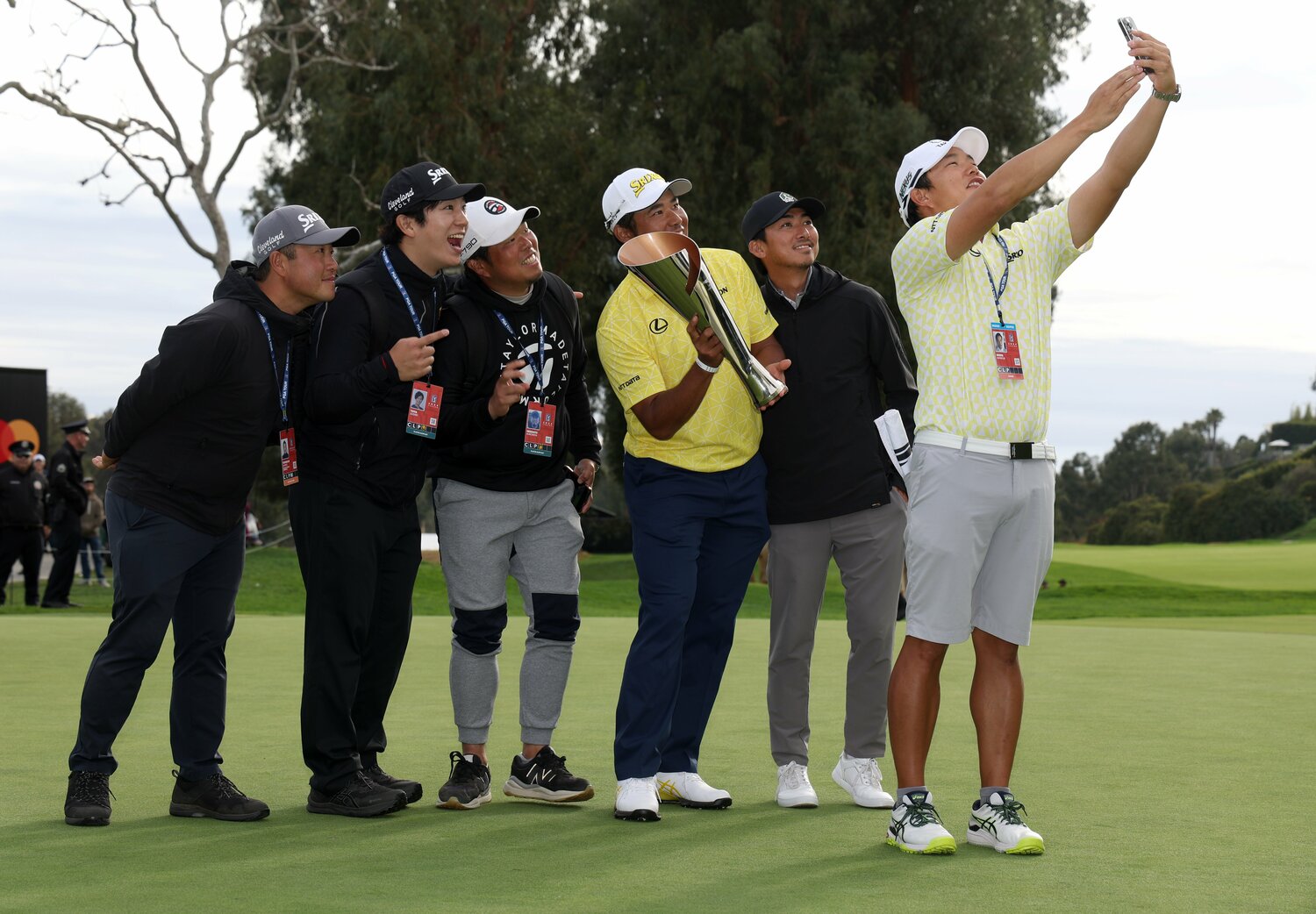 「チーム松山」で記念撮影　©︎Getty Images
