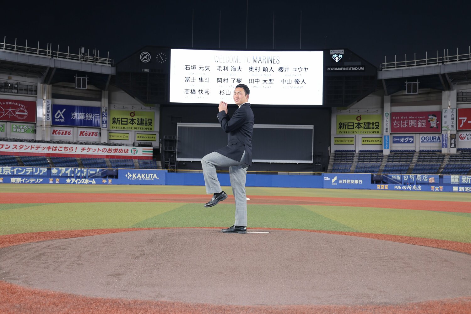 本拠地のマウンドに立つ石垣　©Chiba Lotte Marines