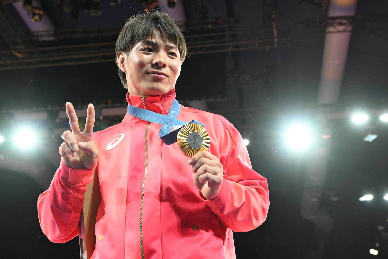 メダルを授与され穏やかな表情を浮かべた阿部　©Naoya Sanuki/JMPA