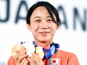 「美帆に絶対負けたくない」から12年…高木菜那が妹・高木美帆の“最後の五輪”を見つめた表情の意味「結構、心配しているんだろうな」