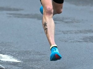 箱根駅伝で圧勝の青学大…選手に描かれた「★7」の意味は? “当日変更→復路給水”の4年生が語った“亡き親友との絆”「面白いヤツで、魅力的で…」