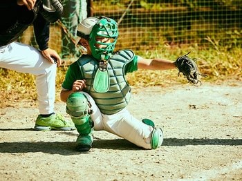 「野球やめなきゃいいな…」少年野球の現場で考えた“4～6ｍの差”　なぜ“名キャッチャー”は生まれにくくなった？＜Number Web＞ photograph by GettyImages