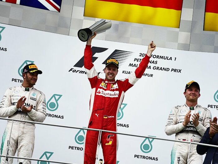 久々のフェラーリ勝利の背景にある浜島裕英“元”エンジニアの功績。＜Number Web＞ photograph by Hiroshi Kaneko