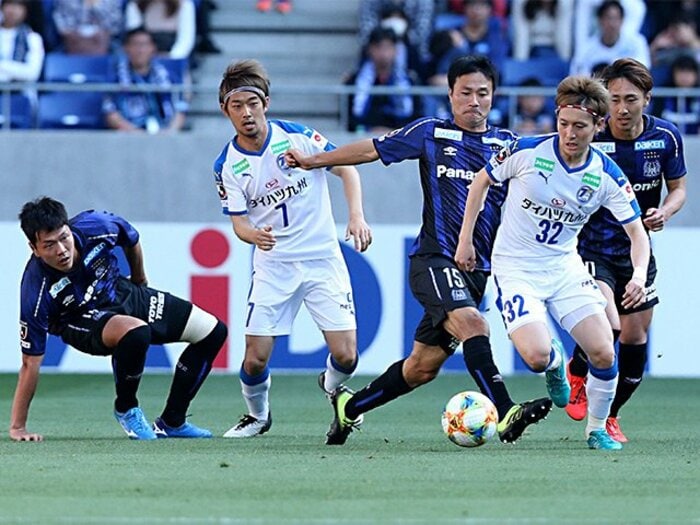 2年連続で下位に低迷するガンバ。宮本監督の重い言葉とチームの病巣。＜Number Web＞ photograph by Getty Images