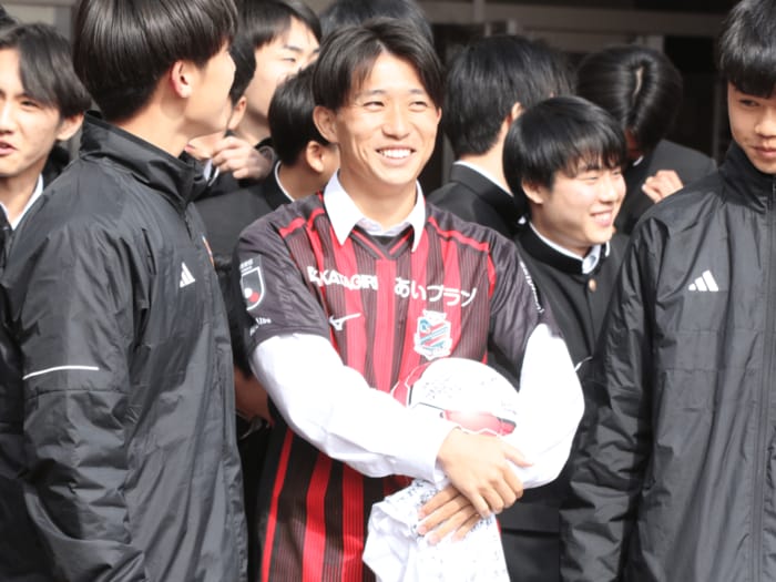 進学校の10番「ダメだったら受験するつもりだった」急転プロ入りを実現したスゴい“予習力”とは？ 名将ミシャが“合格”と認めた無印高校生＜Number Web＞ photograph by Takahito Ando