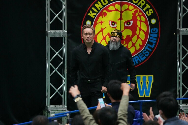 AEWのオカダ・カズチカが外道とともに姿を見せた。地元・安城市の観客からは大歓声　©Essei Hara