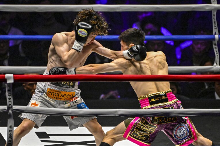 寺地拳四朗vs.ユーリ阿久井政悟。3月13日、両国国技館　©Takuya Sugiyama