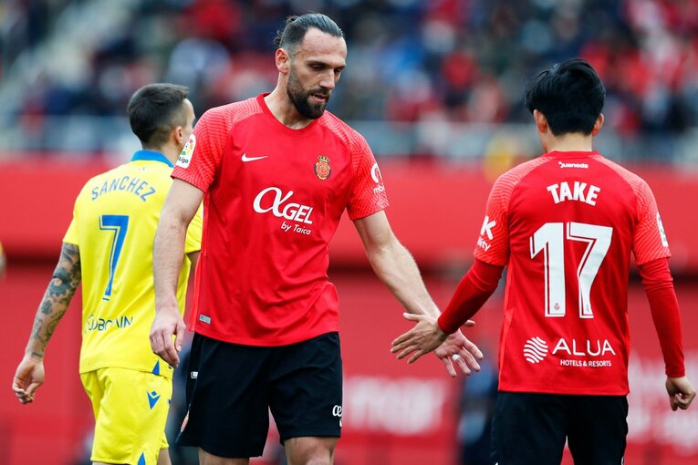 「クボはファウル覚悟で止めなければ」 残留争いで久保建英が大仕事…辛口のタクシー運転手もニコリ〈カメラマン現地取材〉(15)