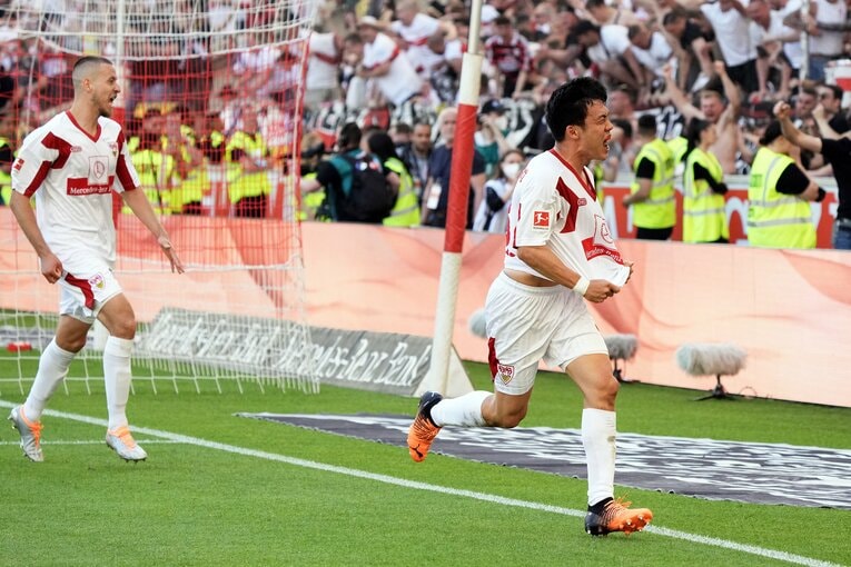 残留に導くゴールを決めるなど、勝負強さが光ったシュツットガルトでの日々。ブッフバルトは愛するクラブの貢献者に最大級の賛辞を送った　©︎Getty Images 