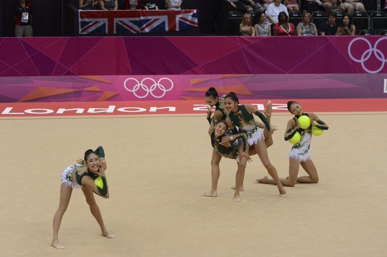 ロンドン五輪での新体操日本代表チームの演技　©︎JMPA