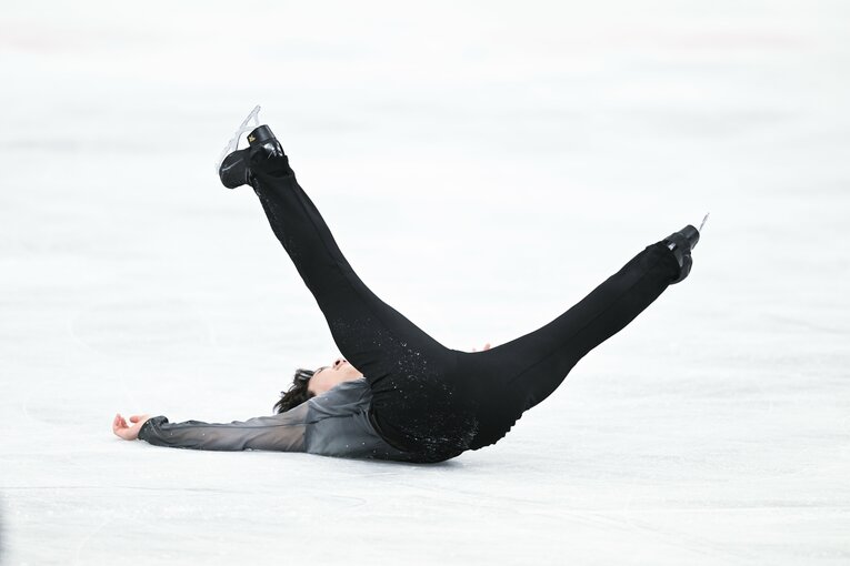 世界選手権フリーの演技直後。豪快に倒れ込むと…　©Asami Enomoto