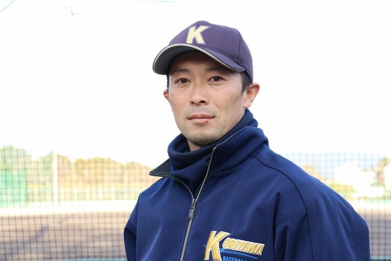 35歳の若さで郡山高校を率いる岡野監督　©Genki Taguchi