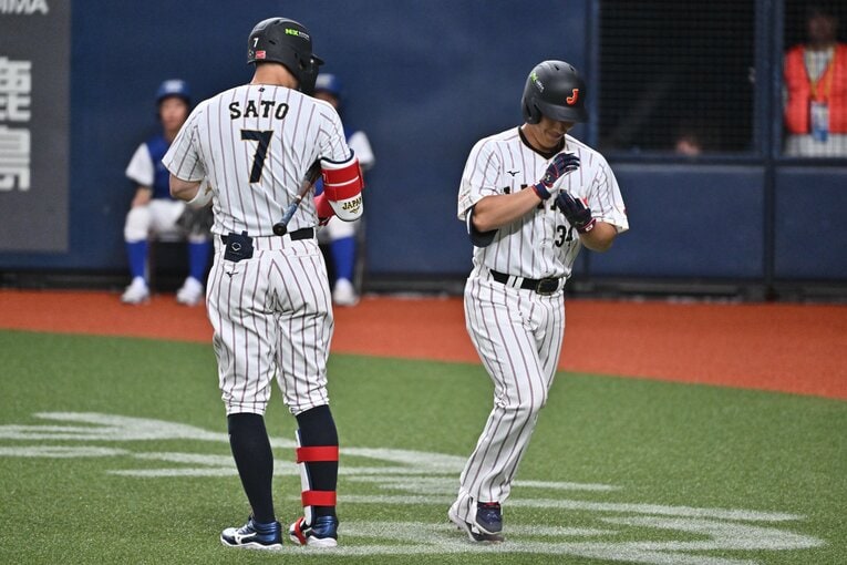 ボツになったほうの「お茶ポーズ」【2枚目／全2枚】　©Hideki Sugiyama