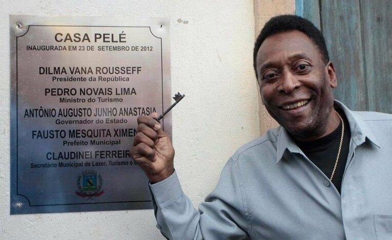 「不法侵入者が住み着いていた」ペレの生家を観光地化…“スゴ腕ブラジル人公務員”のカオス経験談「悪夢から16年かかって…」(13)