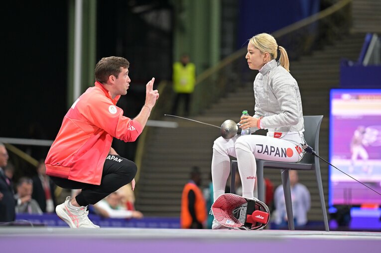 女子サーブル個人2回戦、江村美咲vs.オレナ・クラバツカ　©JMPA