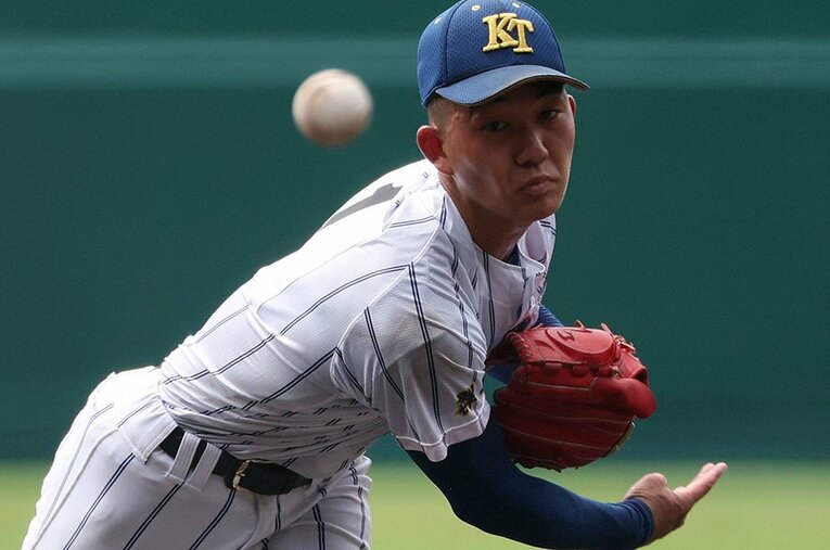 コンディション面もあって最後の夏の甲子園を「28球」で終えた健大高崎・石垣元気。ただプロスカウト視点で見るとプラス材料だという ／ photograph by JIJI PRESS