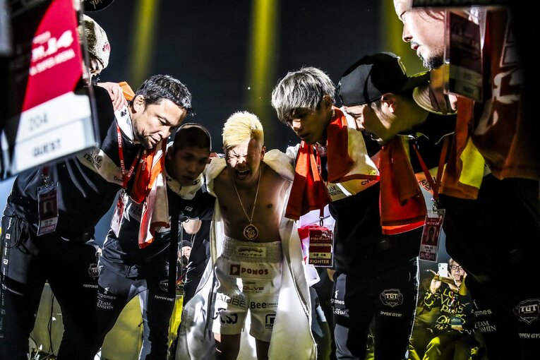 メイウェザー戦前のチーム天心の円陣　©RIZIN FF Susumu Nagao