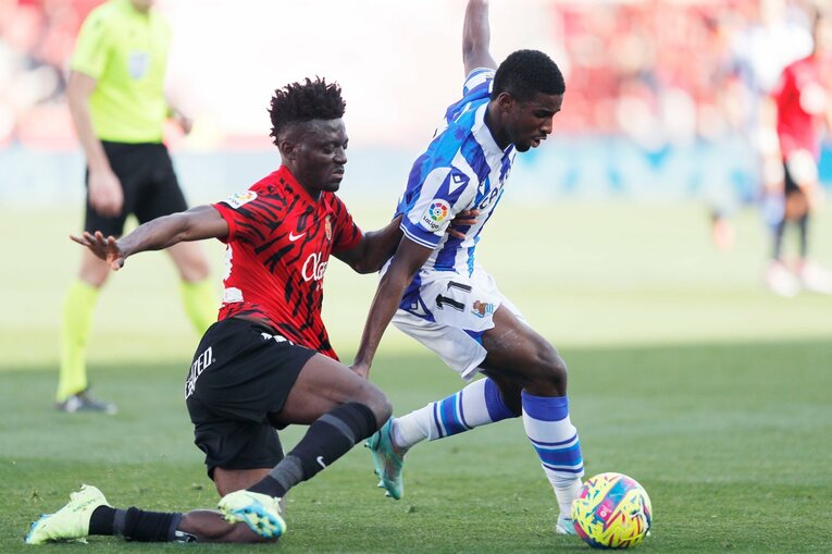 「クボは好きだよ。いつか…」古巣少年ファンが愛する久保建英21歳「マジョルカ帰還で大拍手→元戦友とハグ」を撮って感じたこと(48)