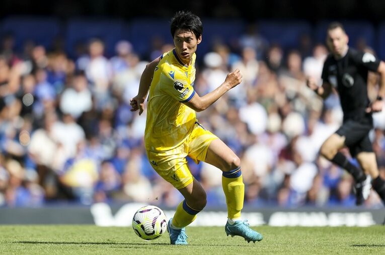 クリスタルパレスに加入した鎌田大地。プレミアリーグ挑戦を地元ファンはどう見て、強豪相手にどんなプレーを見せた？ ／ photograph by Robin Jones/Getty Images