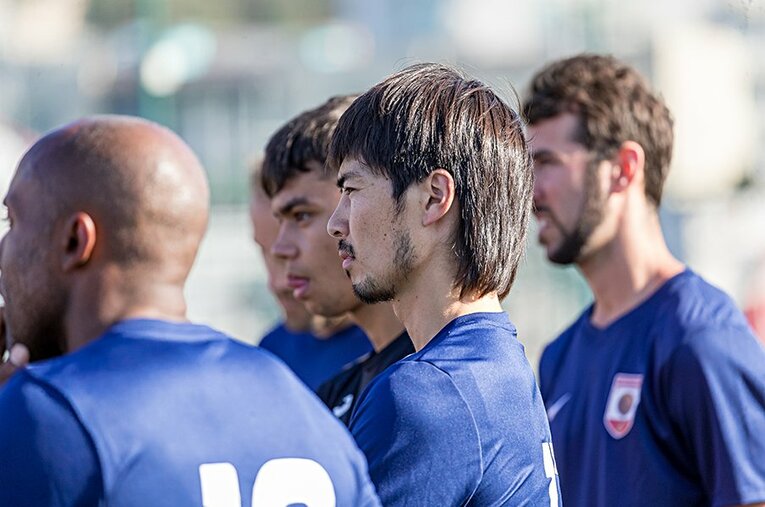 サッカー選手のキャリアの形はどんどん複数化している。鶴見昌平の歩く道も、また新たな地平を切り開いている。 ／ photograph by Shohei Tsurumi