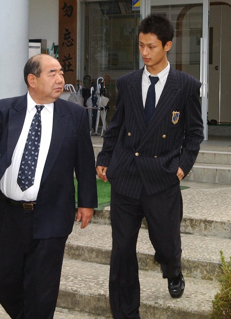 2004年ドラフト会議の日。指名を待つ、東北高校・ダルビッシュ有（当時18歳）　©JIJI PRESS