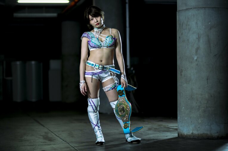 「背中まで見られてる。なんて素敵なんだと」トップ女子レスラー・安納サオリの輝きと“絶対不屈彼女”と呼ばれる理由《特別グラビア》(20)