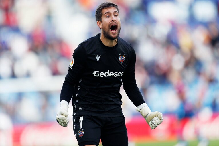 敵地の少年ファンから「KUBO！」と声が飛ぶ人気の中… 久保建英が“万全でなくても”フル出場で頼られた理由〈撮影者の視点〉(26)