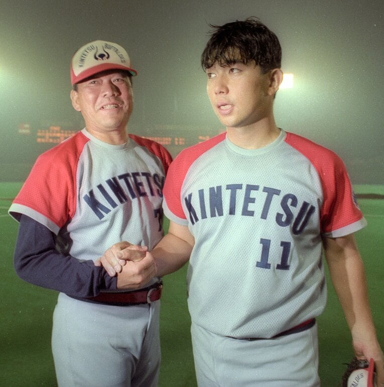 191球完投後の野茂と鈴木監督　©KYODO