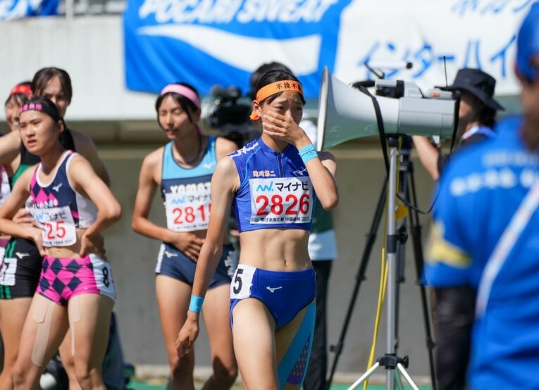 向かい風の影響もありベスト記録にも届かず、悔し涙を流した井上 ©Satoshi Wada