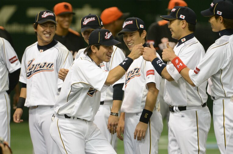 松田とタッチを交わす　©︎Naoya Sanuki