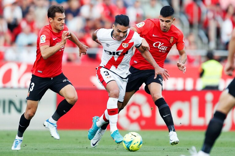 「クボ、ユニホームお願い」来季のレアル去就報道が出てもマジョルカで愛される久保建英…「残留か降格の最終節」で輝くか〈撮影者の視点〉(33)