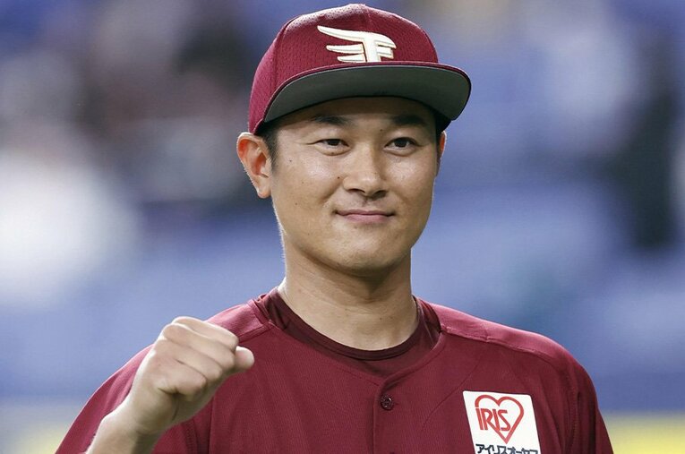 楽天“代打の切り札”として活躍する銀次34歳。ここ2年の苦悩の日々から、いかに復活を遂げたのか？ ／ photograph by KYODO