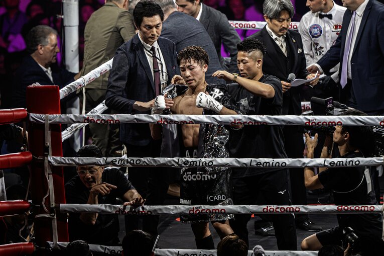 7回TKO勝ちでも冴えない表情　Takuya Sugiyama ／ photograph by Takuya Sugiyama