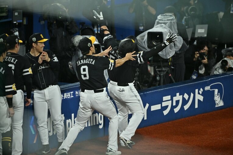 日本シリーズ第2戦、9回に豪快な同点ホームランを放った山川穂高（全6枚の6枚目）　©️Hideki Sugiyama