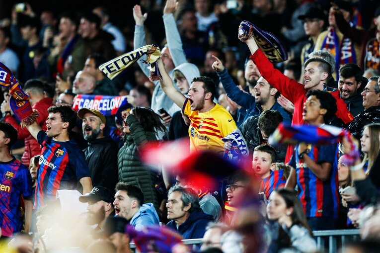 今季9点目！ 久保建英が凄まじい「バルサ撃破ドリブル、ブスケッツ退団・優勝セレモニーが同時に」カメラマンが見た“美しいカンプノウの夜”(42)