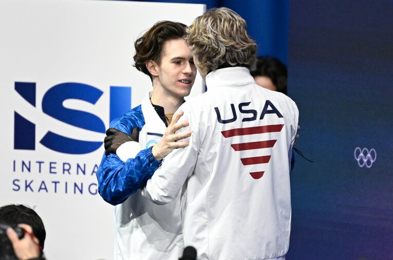 まさかの結果に終わったマリニン。しかし金メダリストとなったシャイドロフを祝福する姿を見せた ／ photograph by Asami Enomoto／JMPA