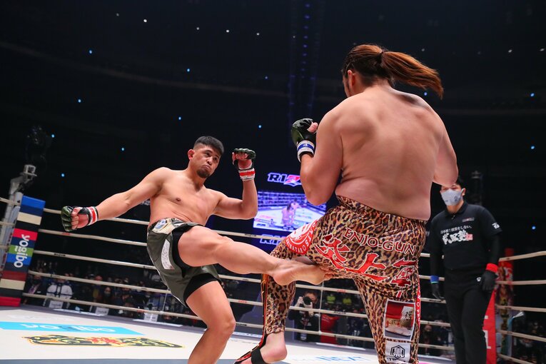 2020年の大晦日『RIZIN.26』でHIROYAと対戦したシバター　©RIZIN FF