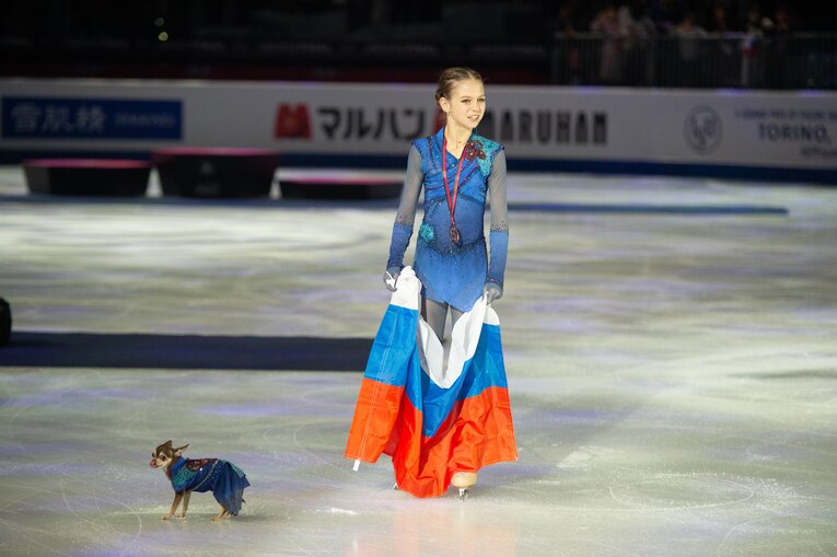 トゥルソワと愛犬　©Asami Enomoto