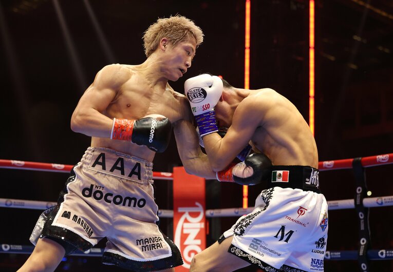 パンチは何度もヒットしていたが、意外にピカソはダメージを感じさせなかった　©Getty Images