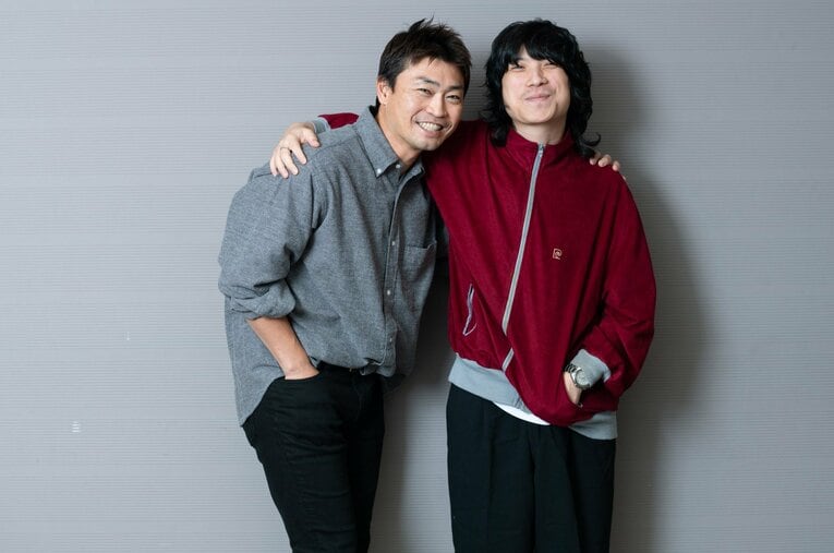 偉大なヒットメイカー・ヤクルトの青木宣親（左）と大のスワローズファンでミュージシャン・作家の尾崎世界観の異色対話『青木世界観』が実現した ／ photograph by Miki Fukano