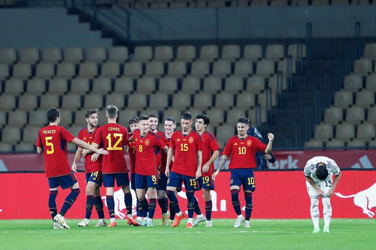 W杯前に日本人カメラマンが撮ったU-21スペインvs日本「リアルな実力差」ハイプレス空転の完敗を“未来予測”にしないためには… (38)